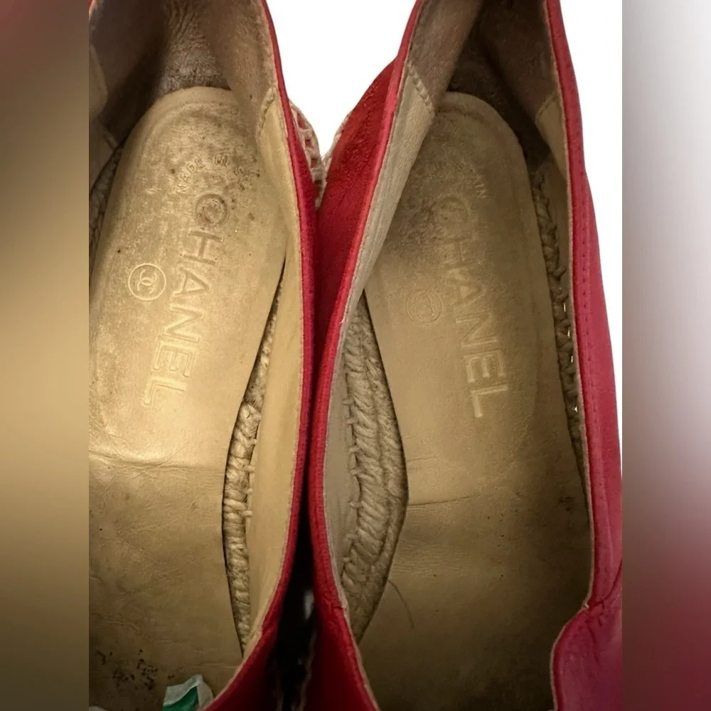 Authentic Chanel Red Lambskin Leather CC Logo Espadrille size 37,l